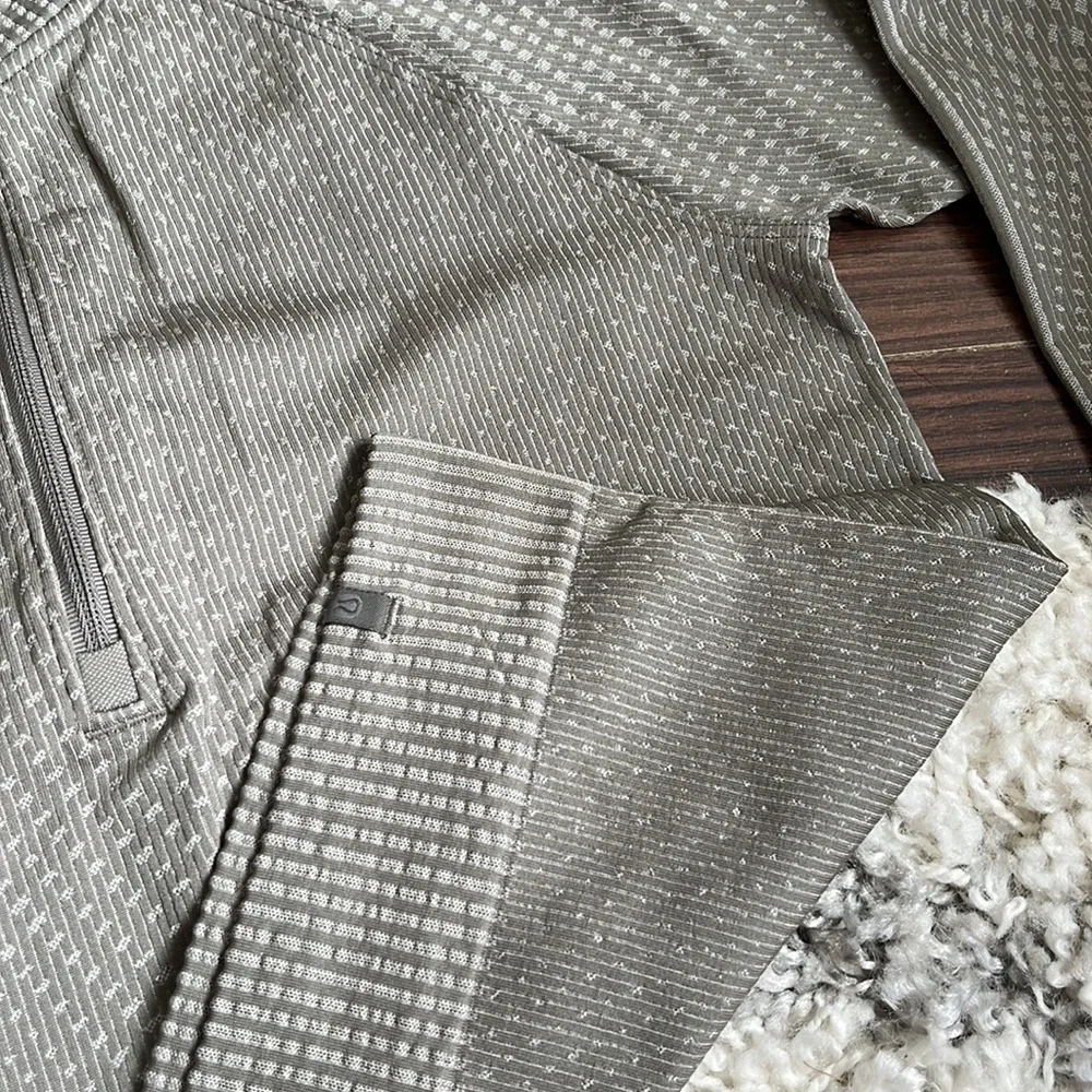 Lululemon crop half zip - Picture 3 of 3